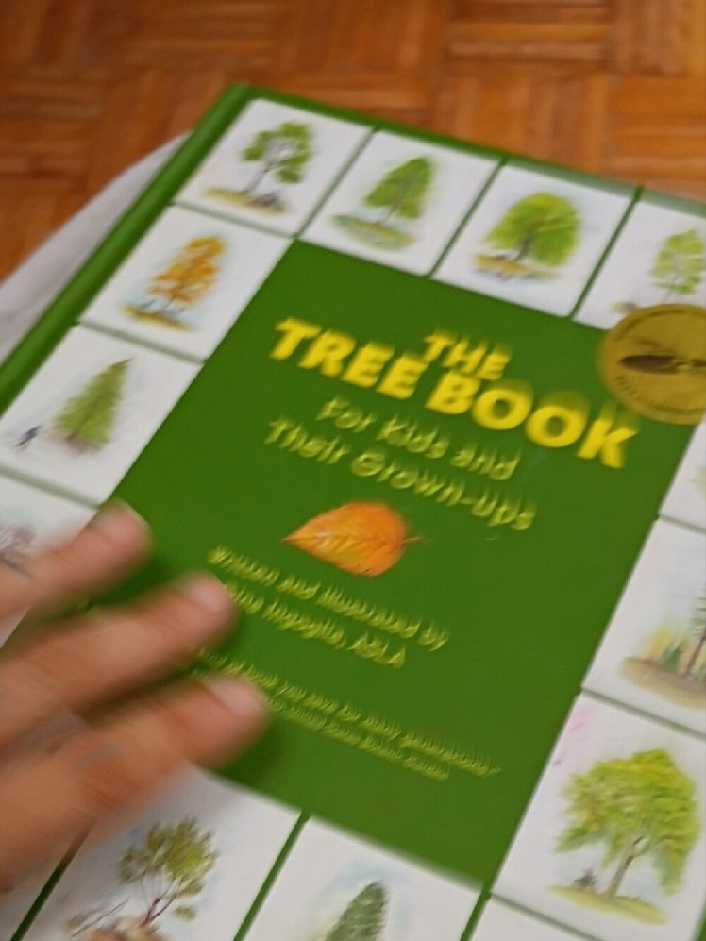 The Tree Book for Kids and Their Grown-ups - Green - Picture 4 of 5